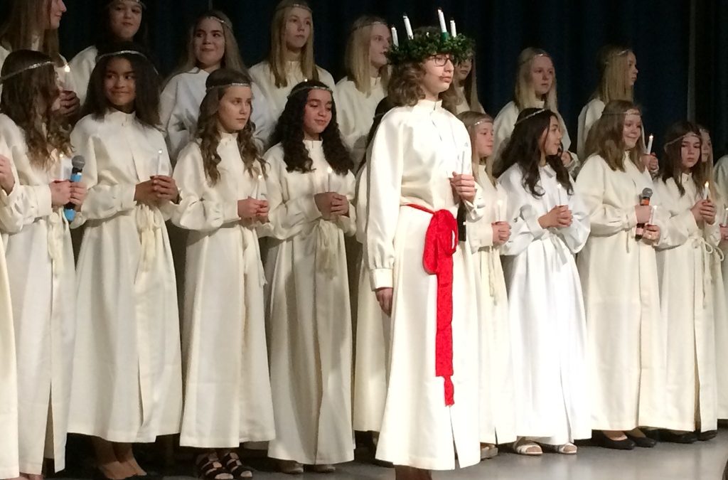 Santa Lucia chante en suédois