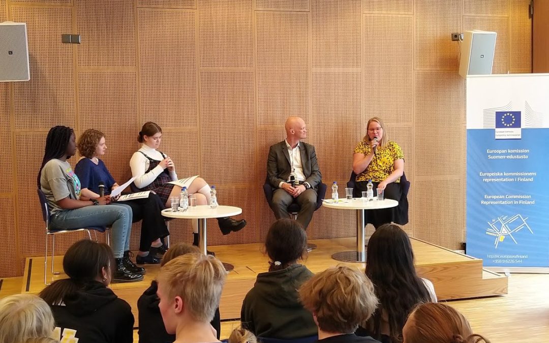 Lukiolaiset ja ysiluokkalaiset Lähiradion suorassa lähetyksessä