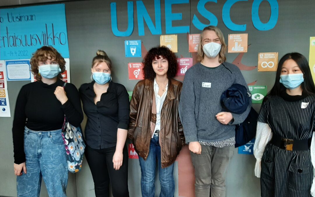 Keskustelua yhdenvertaisuudesta UNESCO-koulujen paneelissa